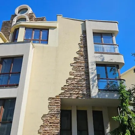 Seaview 2 Bedroom With Swimming Pool & Pkg