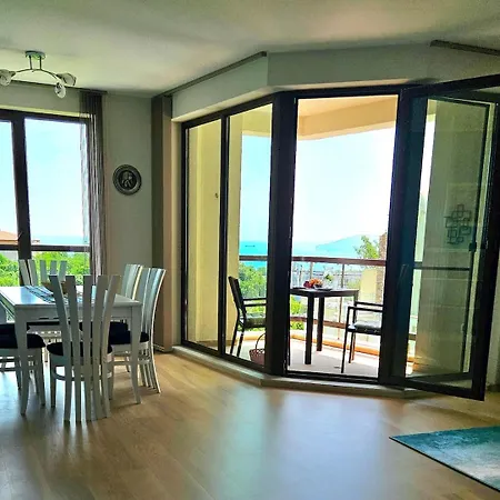 Seaview 2 Bedroom With Swimming Pool & Pkg Warna