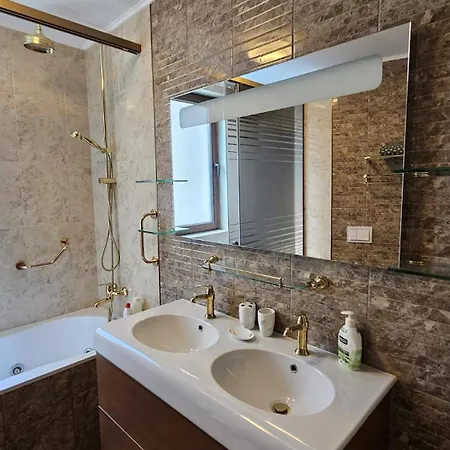 Seaview 2 Bedroom With Swimming Pool & Pkg דירה *