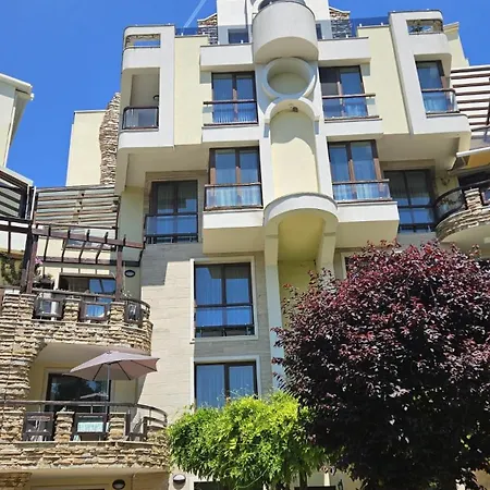 Seaview 2 Bedroom With Swimming Pool & Pkg Apartment